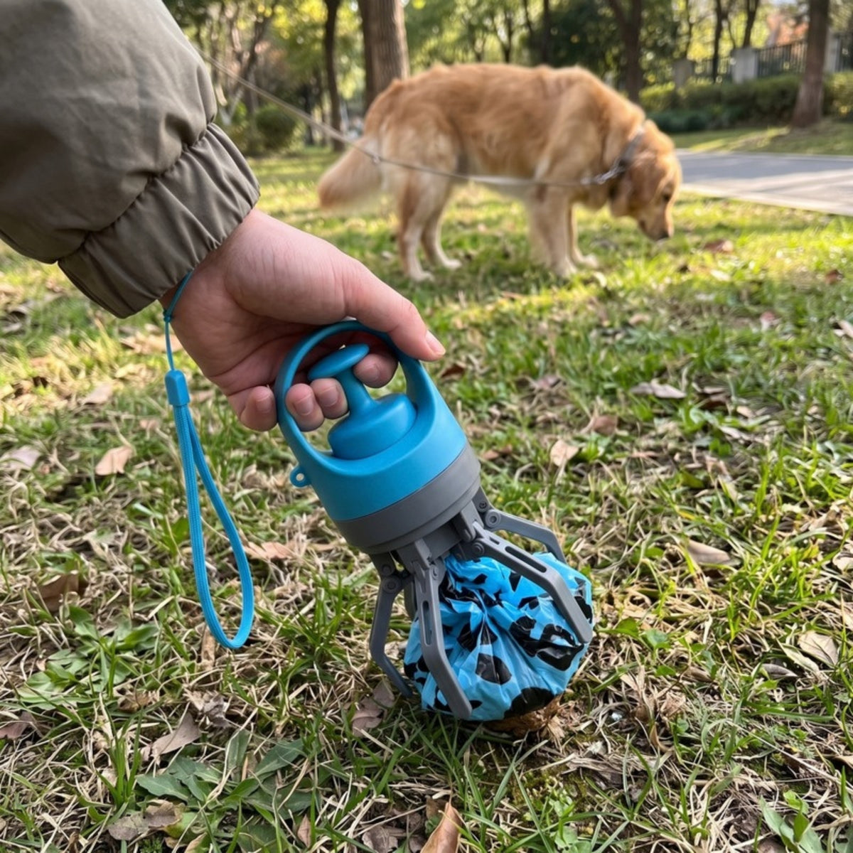 Woofidoo Six Claw Dog Poop Scooper