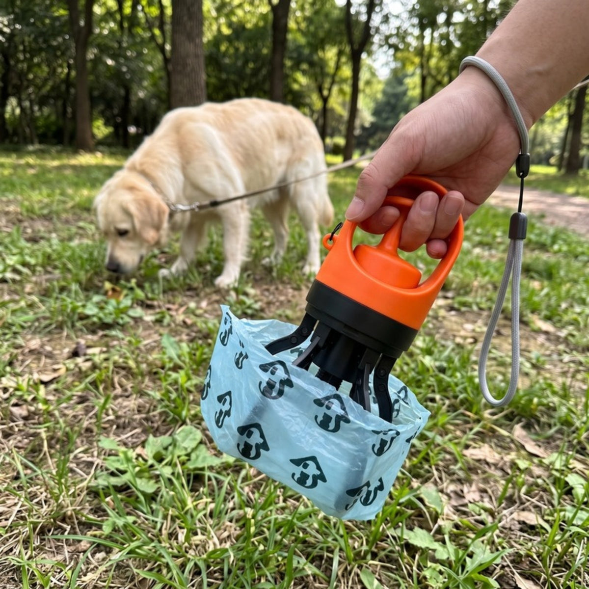 Woofidoo Six Claw Dog Poop Scooper